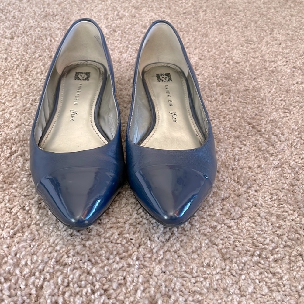 Leather flats sz 7 in Navy Blue